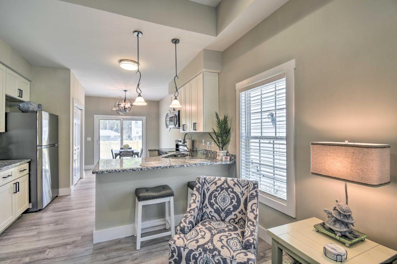 Ocean Isle Beach Home With Shared Lanai And Grill Екстериор снимка