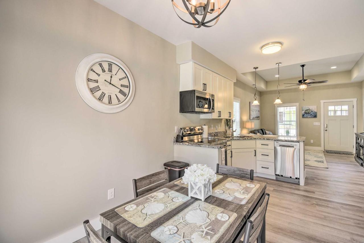 Ocean Isle Beach Home With Shared Lanai And Grill Екстериор снимка