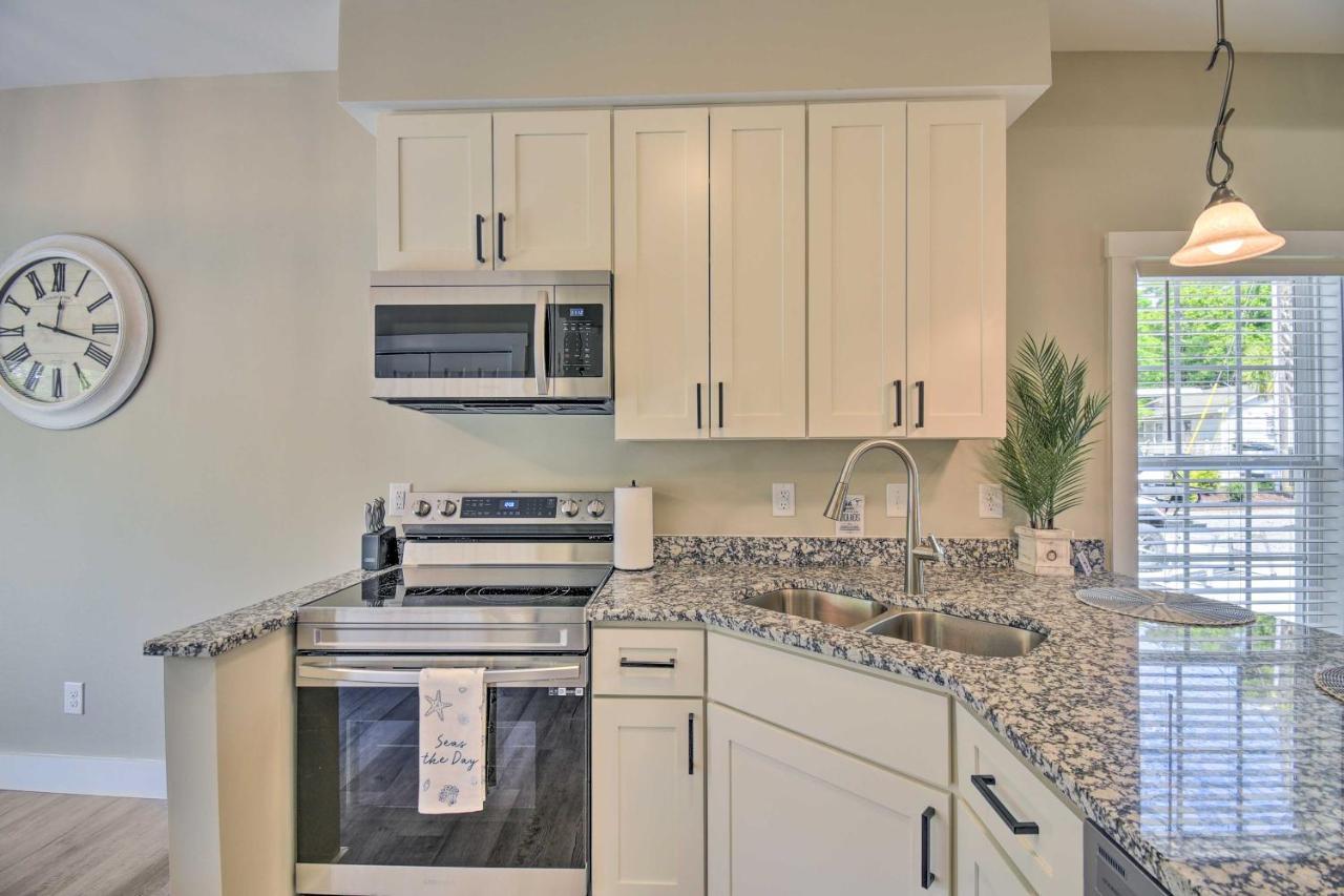Ocean Isle Beach Home With Shared Lanai And Grill Екстериор снимка