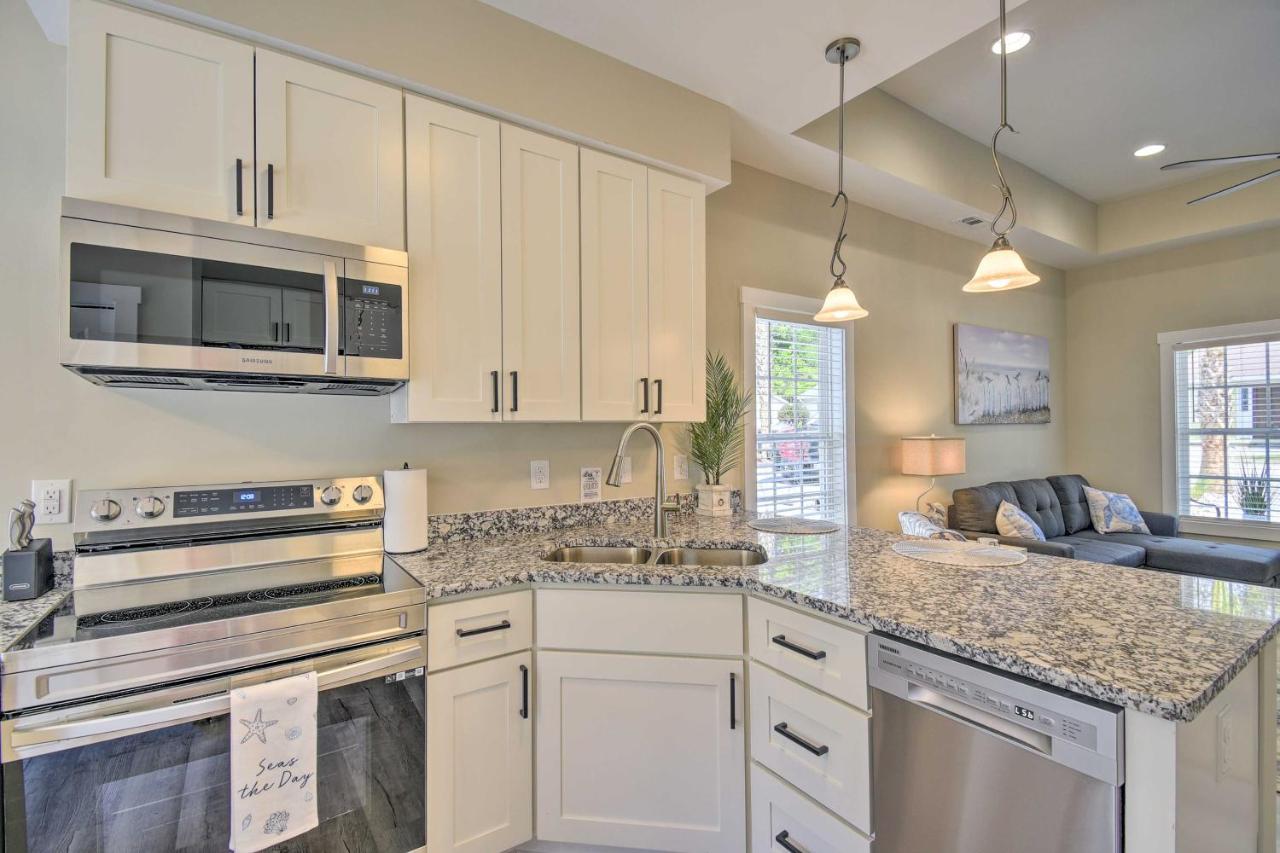 Ocean Isle Beach Home With Shared Lanai And Grill Екстериор снимка